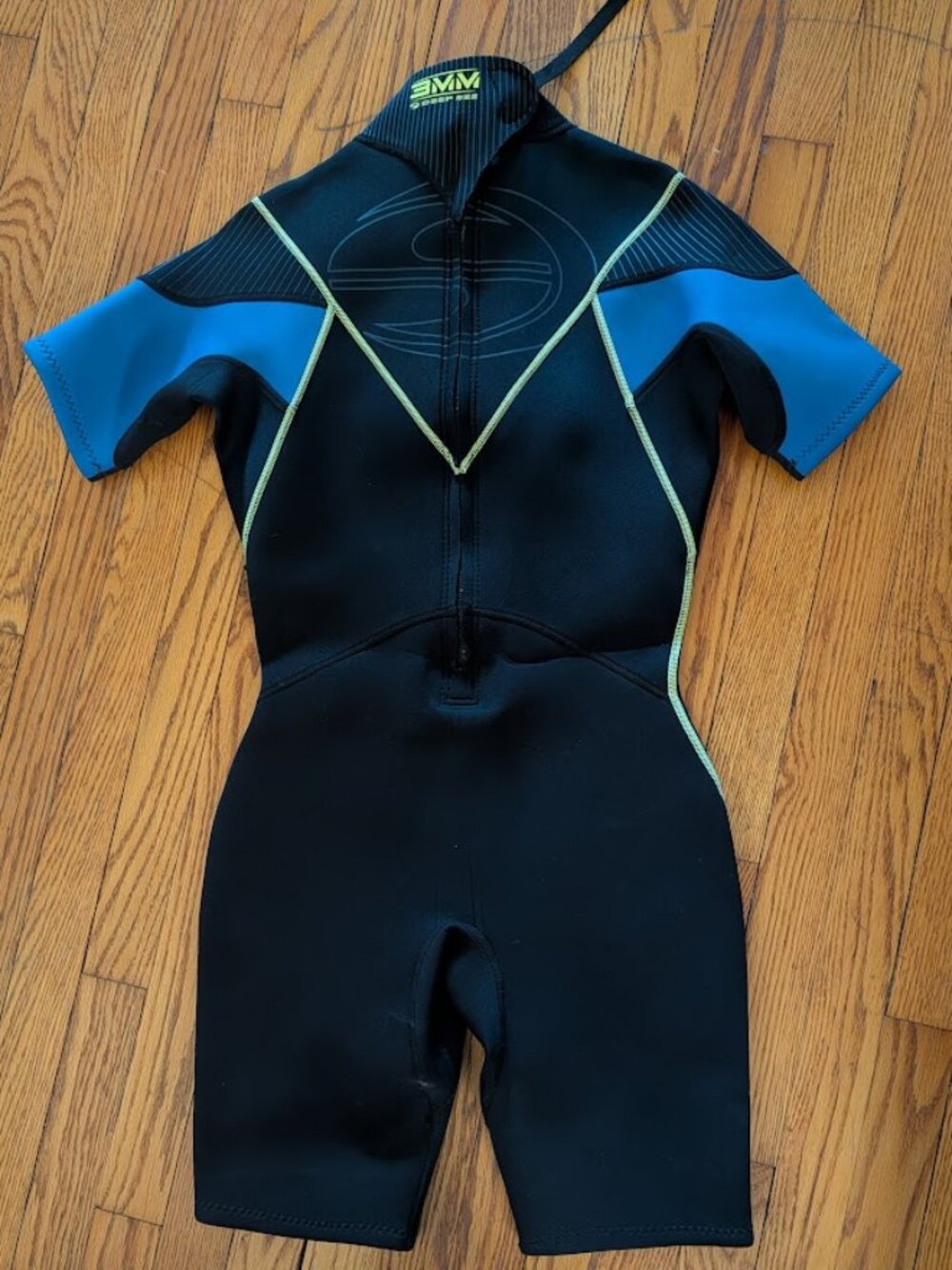 WOMAN'S WET SUIT (Shorty) - MEDIUM